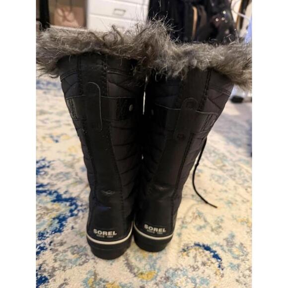 Sorel Women's Waterproof Winter Boots - Stylish & Warm - Picture 2 of 5